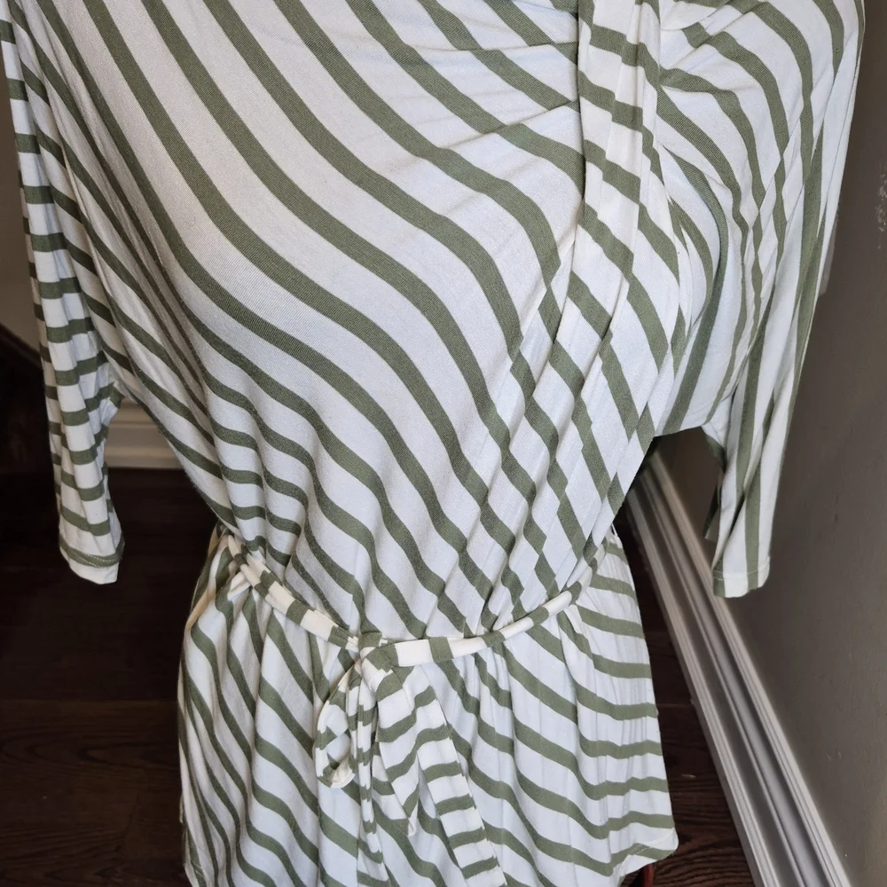 Linea Domani Green and White Top - Picture 5 of 8